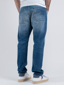OVER-D Jeans carrot azzurro con piccole rotture D02 Azzurro (1)