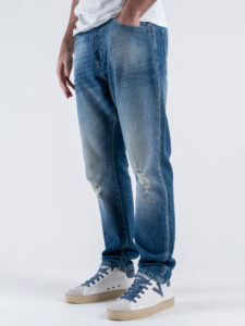 OVER-D Jeans carrot azzurro con piccole rotture D02 Azzurro (2)