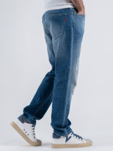 OVER-D Jeans carrot azzurro con piccole rotture D02 Azzurro (4)