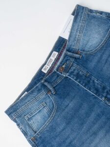 OVER.D Jeans carrot azzurro senza rotture D04 Azzurro (2)