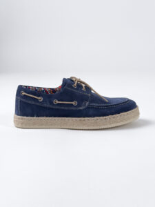 V2 Scarpa modello barca in camoscio con lacci in corda beige MOCRD Blu (1)