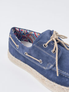 V2 Scarpa modello barca in camoscio con lacci in corda beige MOCRD Blu (2)