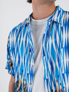 BL11 Camicia a MM in fantasia psichedelica 30923H30 Blu (1)