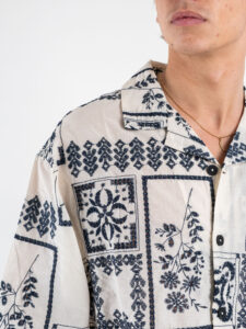 Camicia con collo a V mezza manica in fantasia L815245 Blu (4)