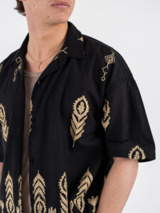 Camicia in fantasia con collo a V AFRODITE Black (5)