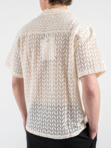 Camicia traforata con collo a V e taschino frontale AZ505 Crema (1)