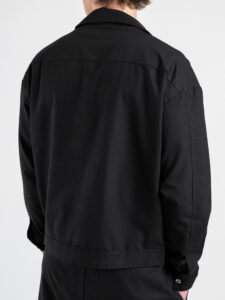 Coordinato giacchetta cropped + Pantalone baggy fit e coulisse ISA Nero (6)