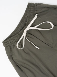 Coordinato giacchetta cropped + Pantalone baggy fit e coulisse ISA Verde Militare (2)