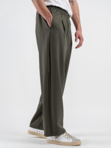 Coordinato giacchetta cropped + Pantalone baggy fit e coulisse ISA Verde Militare (2)