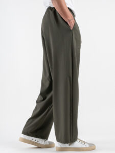 Coordinato giacchetta cropped + Pantalone baggy fit e coulisse ISA Verde Militare (3)