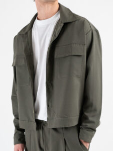 Coordinato giacchetta cropped + Pantalone baggy fit e coulisse ISA Verde Militare (7)