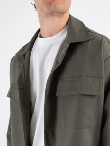 Coordinato giacchetta cropped + Pantalone baggy fit e coulisse ISA Verde Militare (8)