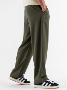 ESTASI Pantalone regular leggero con gamba larga ed elastico in vita YAMAL Verde Militare (5)