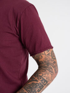 ESTASI T-shirt tinta unita a taglio vivo VENERE Bordeaux (4)