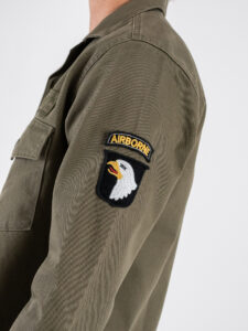 ONLY&SONS Camicia sportiva con patch militari ALBERTO 22034991 Dusty Olive (3)