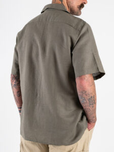 OVER-D Camicia a mezza manica in lino con collo bowling OC1S2S5C28 Militare (1)