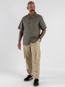 OVER-D Camicia a mezza manica in lino con collo bowling OC1S2S5C28 Militare (2)