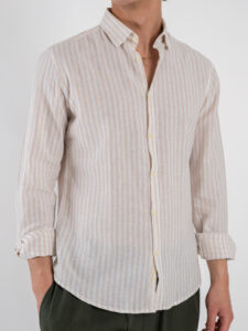 OVER-D Camicia a righe larghe in misto lino con collo alla francese OC1S2S5C11 Greige (3)