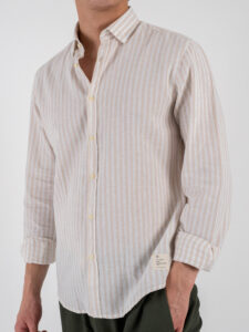 OVER-D Camicia a righe larghe in misto lino con collo alla francese OC1S2S5C11 Greige (4)