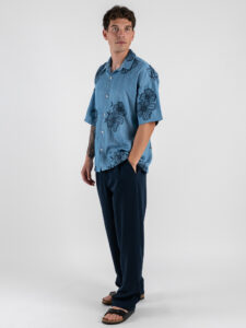 Camicia over a MM con fiori ricamati CAPRI Azzurra (4)