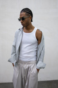 Camicia regular con riga sottile e colletto KN045 BiancoVerde (2)
