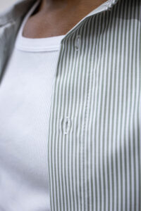 Camicia regular con riga sottile e colletto KN045 BiancoVerde (5)