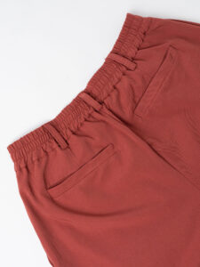 ESTASI Pantalone regular leggero con gamba larga ed elastico in vita YAMAL Ruggine (1)