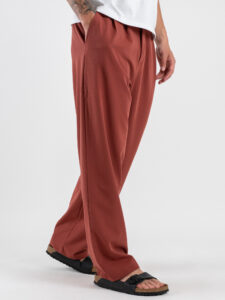 ESTASI Pantalone regular leggero con gamba larga ed elastico in vita YAMAL Ruggine (4)