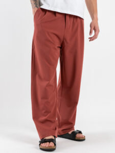 ESTASI Pantalone regular leggero con gamba larga ed elastico in vita YAMAL Ruggine (7)
