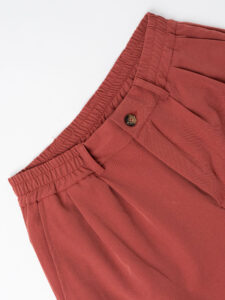 ESTASI Pantalone regular leggero con gamba larga ed elastico in vita YAMAL Ruggine (8)