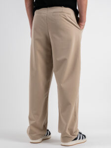 ESTASI Pantalone regular leggero con gamba larga ed elastico in vita YAMAL Sabbia (1)
