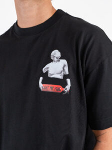 INDEPENDENT REPUBLIC T-shirt boxy fit con stampa LIGHT MY FIRE Nero (1)
