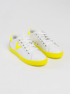 V2 Sneakers bianca con suola e tallone a contrasto giallo fluo e stringa intercambiabile blubianca SUBIV2 (1)