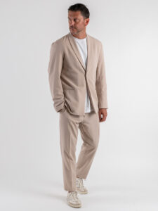 Abito regular leggero in poliviscosa con Giacca un bottone + Pantalone cropped TKN028 Cammello (2)