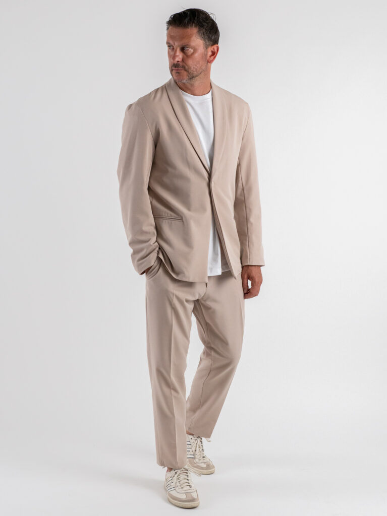 Abito regular leggero in poliviscosa con Giacca un bottone Pantalone cropped TKN028 Cammello 2 Abiti