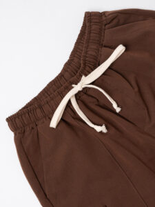 Bermuda con tasche laterali in poliviscosa morbido con coulisse in vita BELLINGHAM Cioccolato (4)