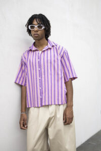 Camicia boxy rigata a MM con colletto e tasca frontale TKN044 RosaGialla