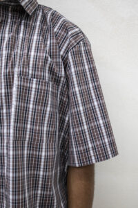 Camicia boxy scozzese a MM con colletto e tasca frontale TKN044 Marrone