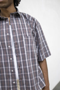 Camicia boxy scozzese a MM con colletto e tasca frontale TKN044 Marrone2