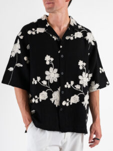 Camicia over con collo a V mezza manica in fantasia ricamata L815246 Nera (3)
