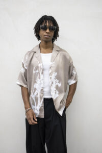 Camicia over in fantasia a MM con collo a v TKN041 Beige