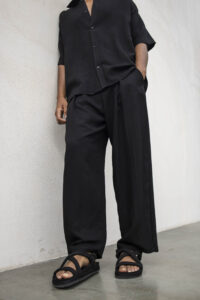 Coordinato con camicia collo bowling + Pantalone largo con pences TNK057 Nero