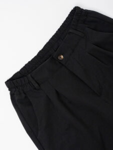 ESTASI Bermuda leggero con gamba larga ed elastico in vita YAMAL Nero (4)