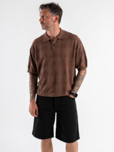 Polo comoda in maglia lavorata a mezza manica W85905 Coffee3 (2)