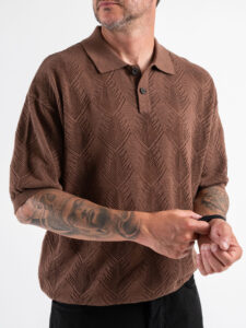 Polo comoda in maglia lavorata a mezza manica W85905 Coffee3 (3)