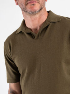 Polo in maglia con collo a V AJ779 Army Green (4)