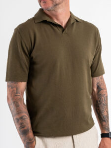 Polo in maglia con collo a V AJ779 Army Green (5)