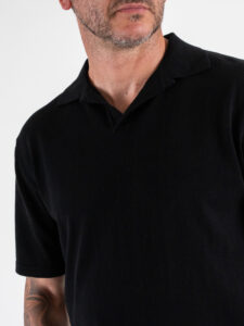 Polo in maglia con collo a V AJ779 Black (5)