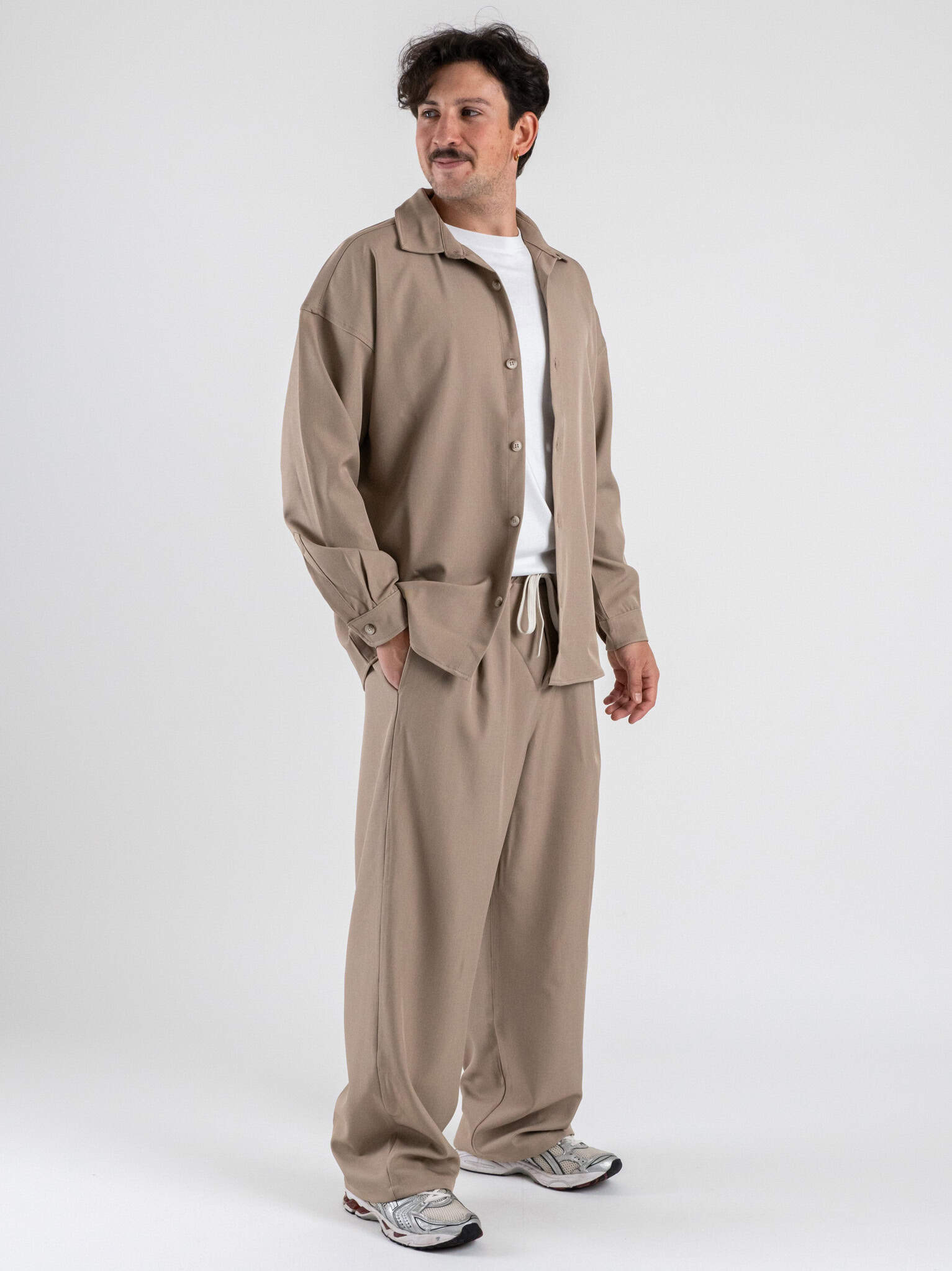 Coordinato camicia a manica lunga e pantalone over con coulisse 9525 Fango