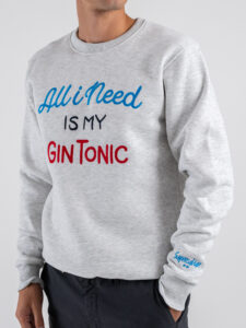 SUPERCULTURE Felpa girocollo felpata con ricamo All i Need is my gin tonic A1357 Grigio Nike (3)
